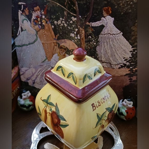 🏕🍎Vintage Biscotti🍪COOKIE JAR 🍱 VERY PRETTY,HAND PAINTED Ceramic. - Picture 2 of 11
